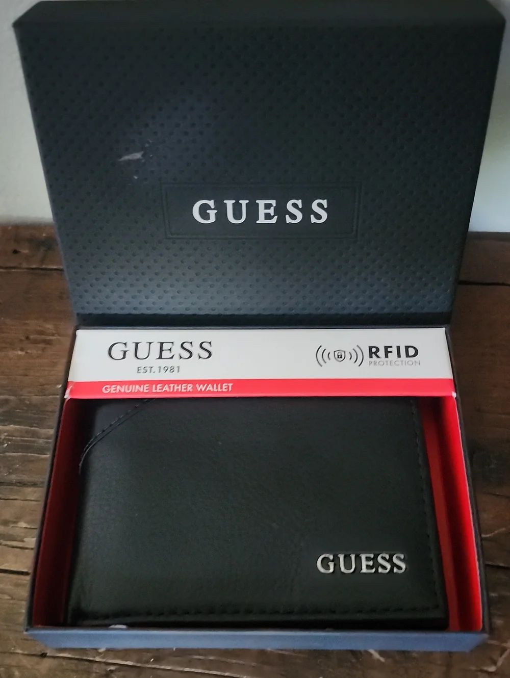 NIB Men's Guess Black Genuine Leather Bifold Wallet RFID Protection